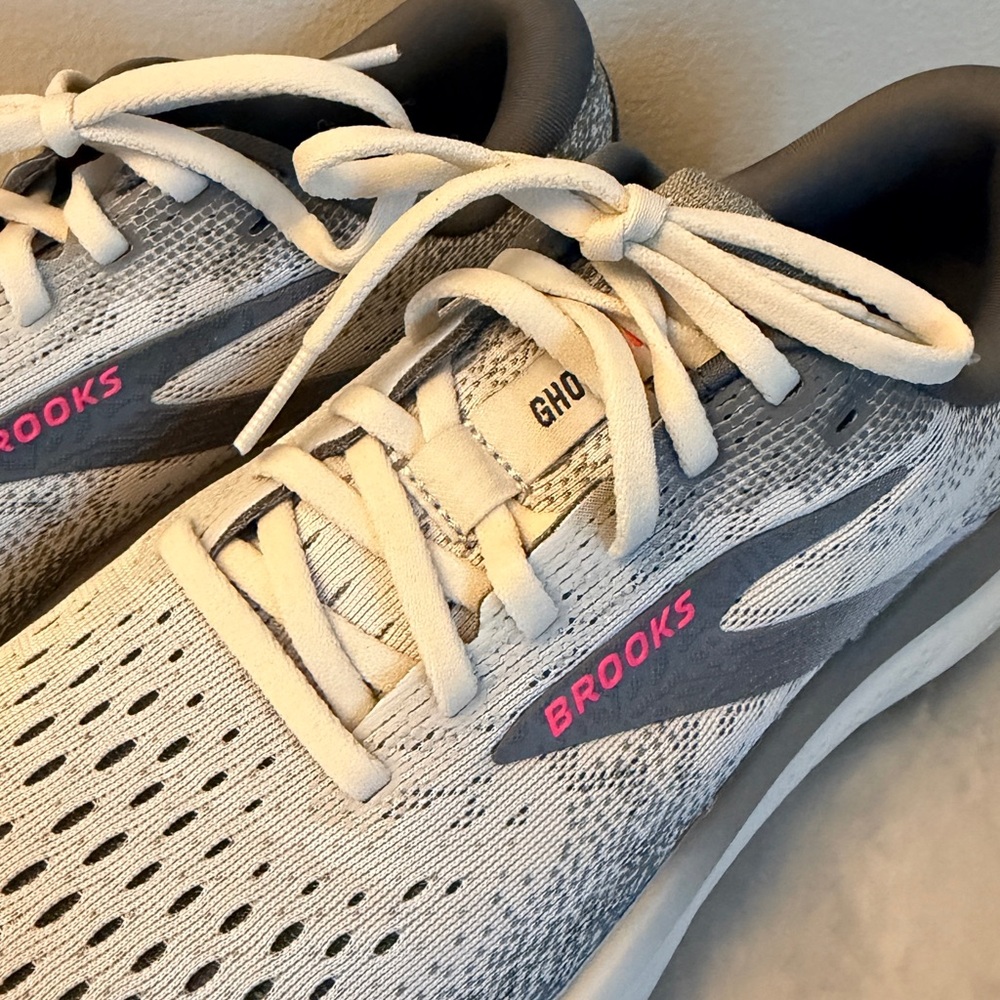 Brooks Ghost 15 Women’s Running Shoes – Size 8.5